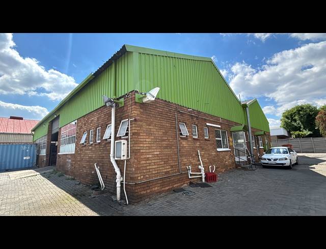 380M² WAREHOUSE TO LET IN JET PARK
